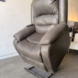 Lift Power Recliner Chair LIKE NEW 
