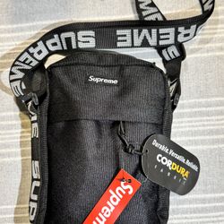 Supreme Shoulder Bag BRANG NEW