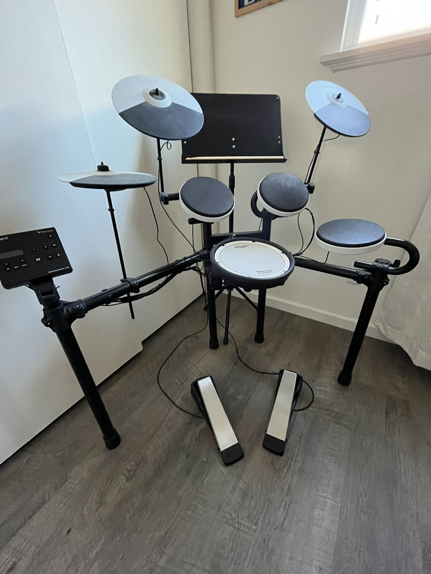 Roland Electric Drum Set (TD-02KV)