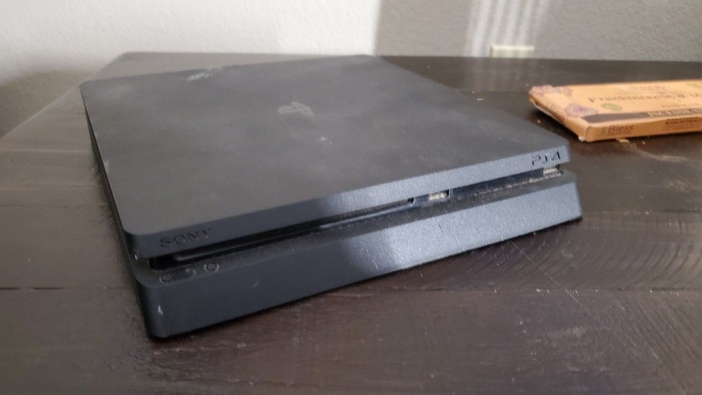PS4 Slim Used Works