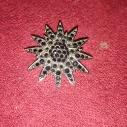 Chico’s Starburst Pin Brooch w/ Black Stones