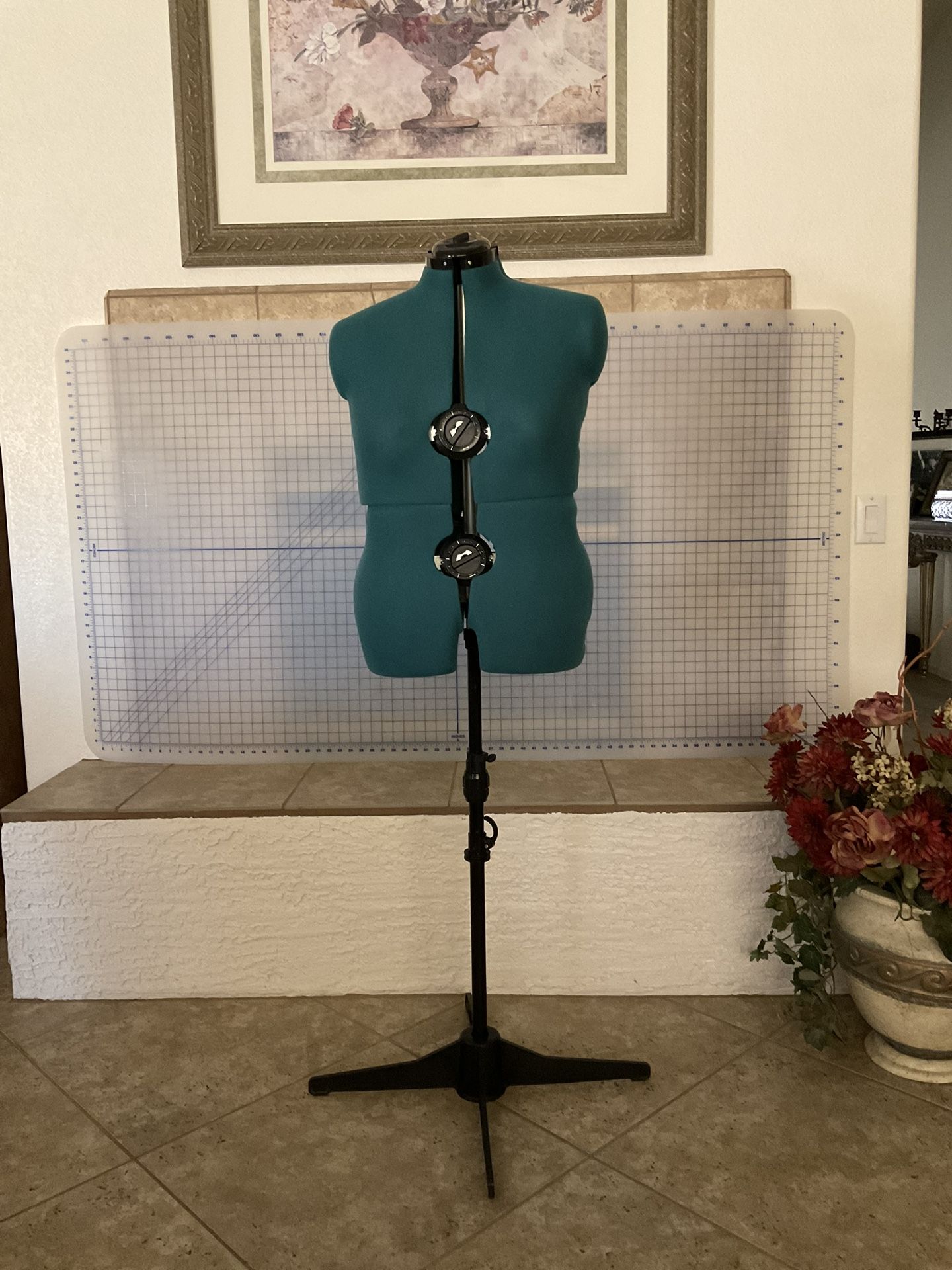 Mannequin Adjustable Dress Form Medium/ Large