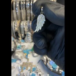 Angel Wing 🪽 Pendant