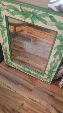 Beautifull wood painted mirror