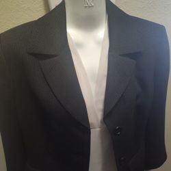 Le suit 6 P. Like New