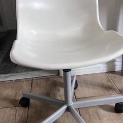 Chair With Wheels