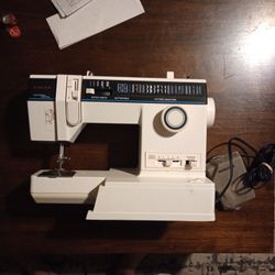 SINGER MODEL 4562 T ELECTRONIC SEWING MACHINE 