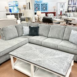 New Sectional 🔥🔥 IN STOCK NOW