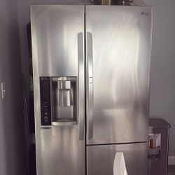FREE REFRIGERATOR 