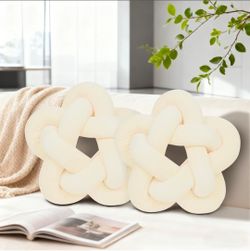 Knot Pillows - knotted star (ivory)