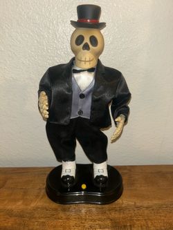 13.5” Tall Vintage Gemmy Dancing Halloween Skeleton