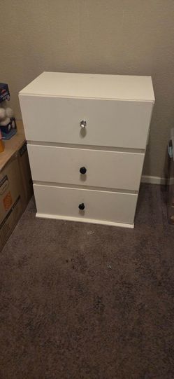 3 drawer white dresser