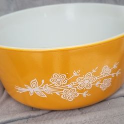 PYREX VINTAGE BOWL