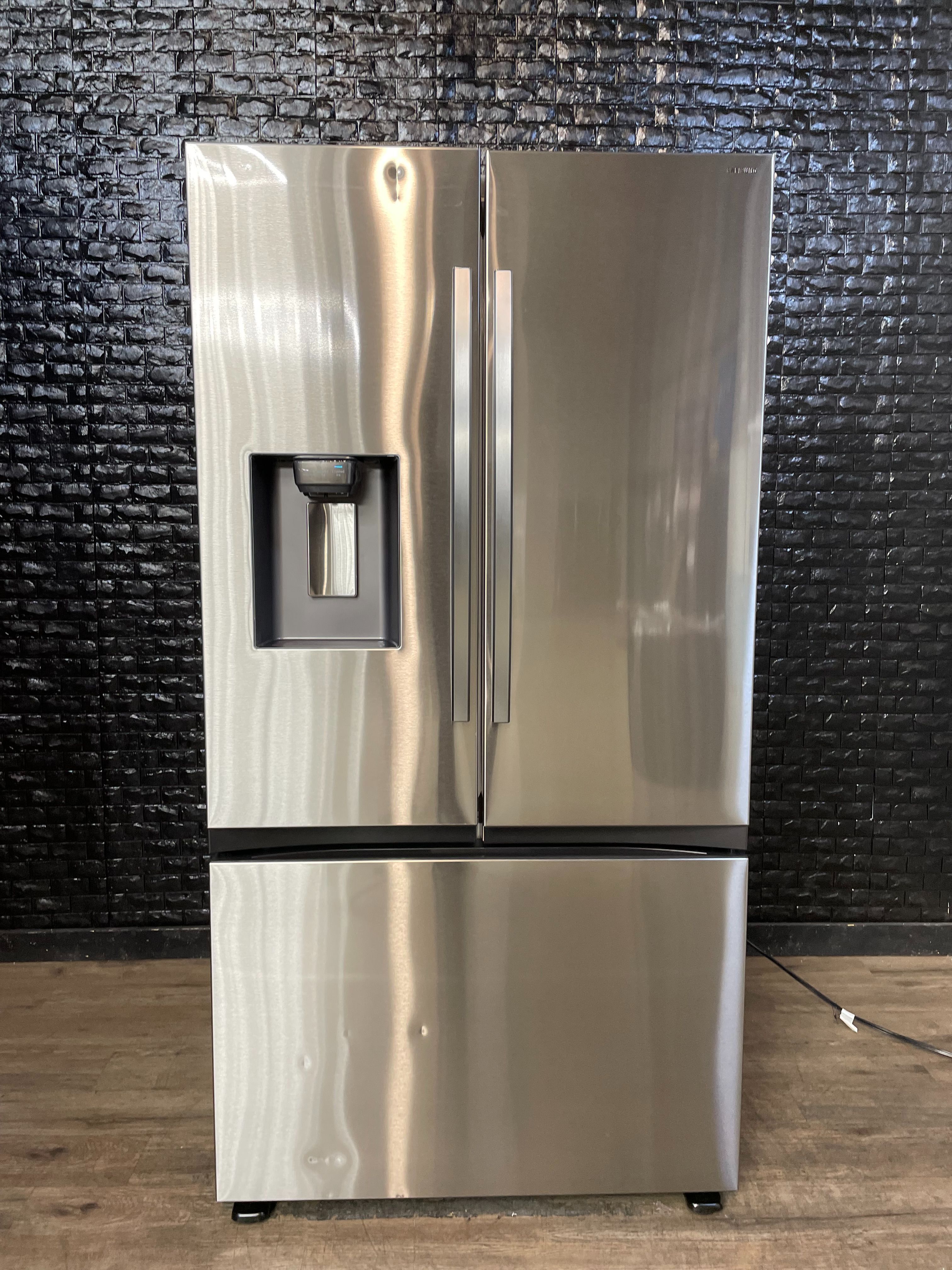 SAMSUNG REFRIGERATOR w/WARRANTY! R2619A
