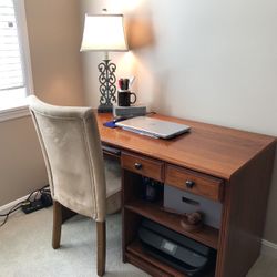 Solid Oak Desk And Hutch 