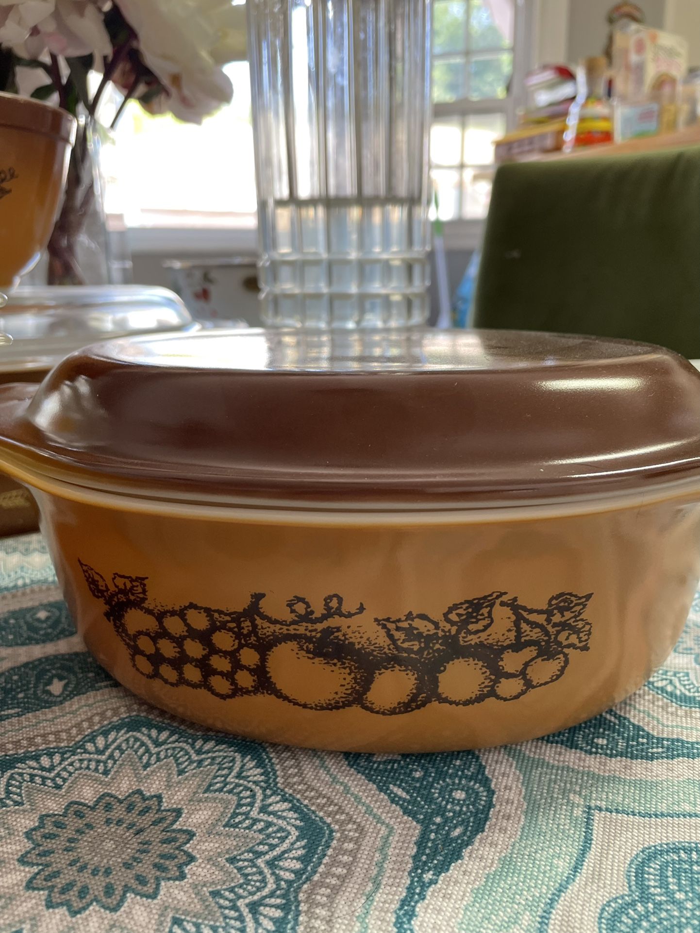 Pyrex- Old Orchard Big Bertha- 4 Quart W Lid