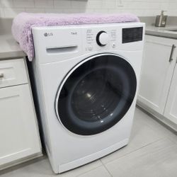LG Front Load Washer and Dryer Set - Like New - 2022 - Las Vegas, NV