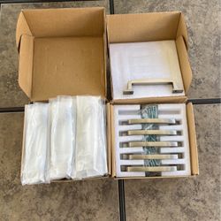 Door/Drawer Pulls 38