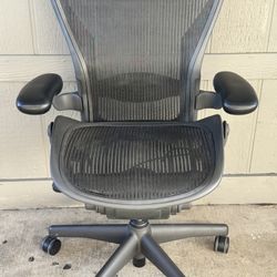 Herman Miller Aeron Chair Size B