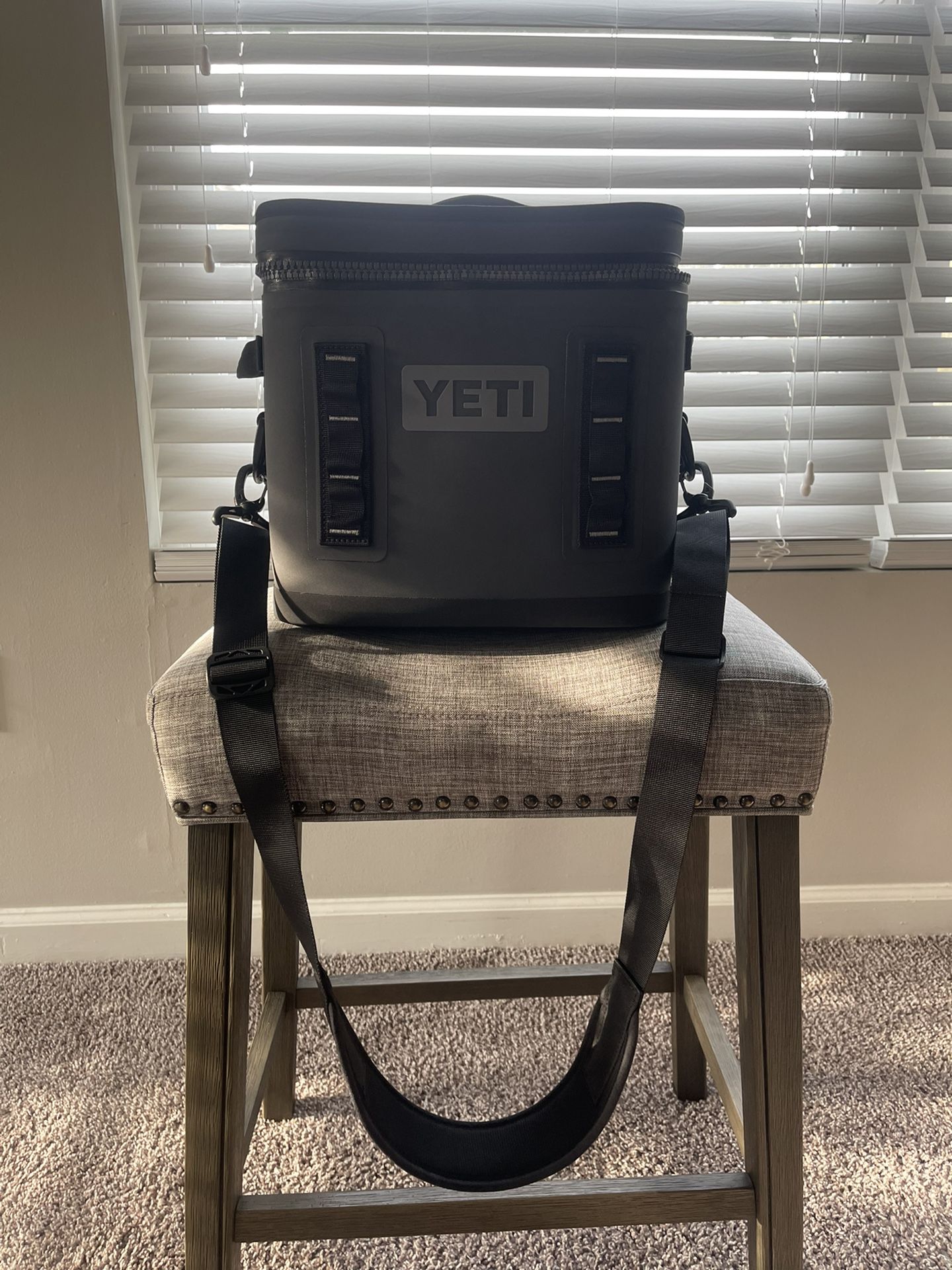 YETI Flip Hopper 8 Portable Soft Cooler for Sale in Charlotte, NC - OfferUp