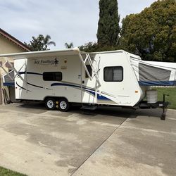 2010 jay feather 23ft travel trailer with power slide out