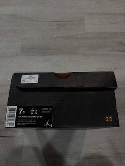 Black metallic 5s size 7
