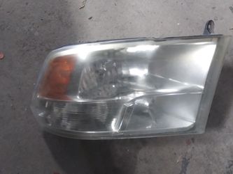 2010 Dodge Ram Head Light Derecha