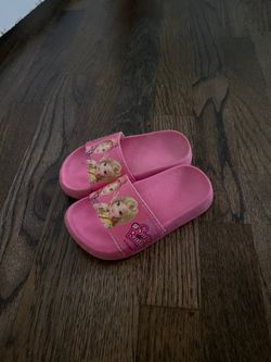 Girls slippers size6-7