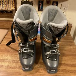SALOMON PERFORMS MENS SKI BOOT  WITH  CASE