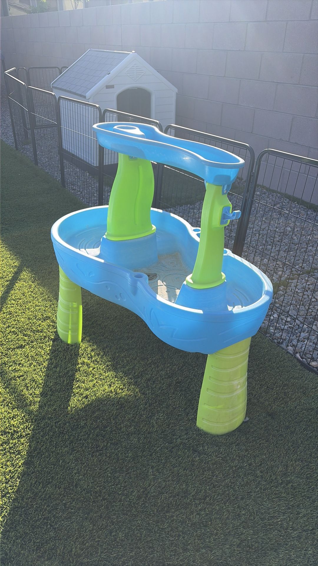 Shower splash pond water table