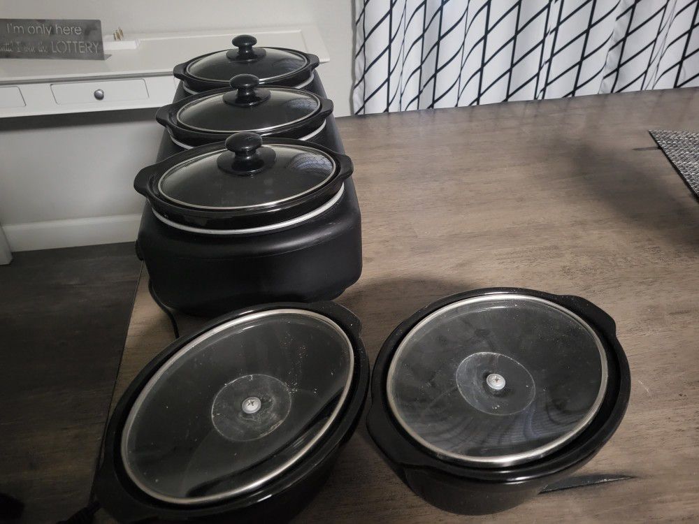 Three 2qt crock pot server. for Sale in Bennington, NE - OfferUp