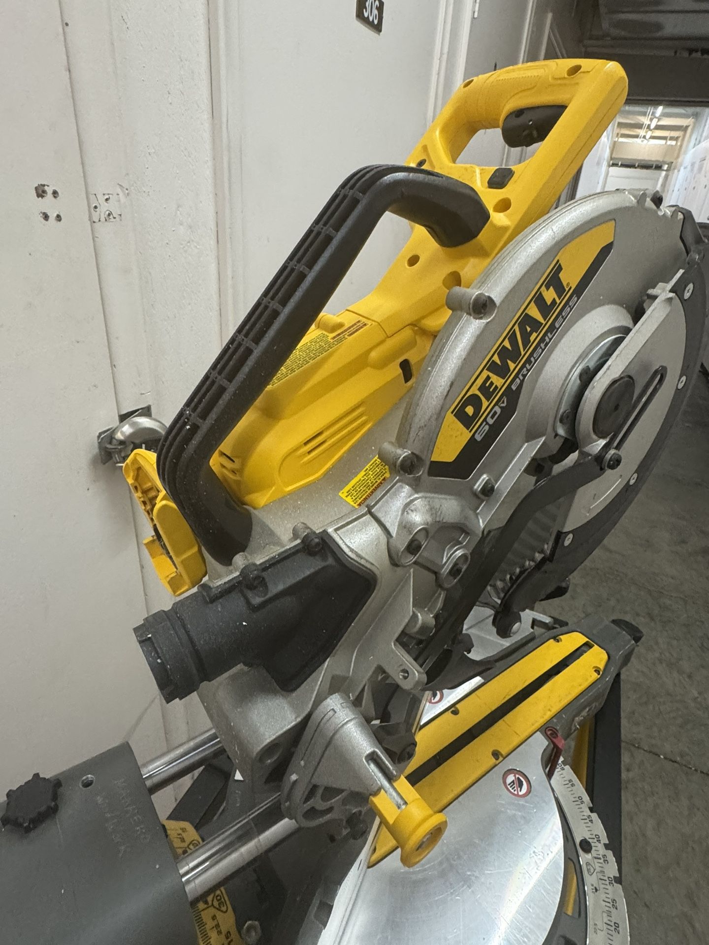 Dewalt 12” Cordless Sliding Mitre Saw