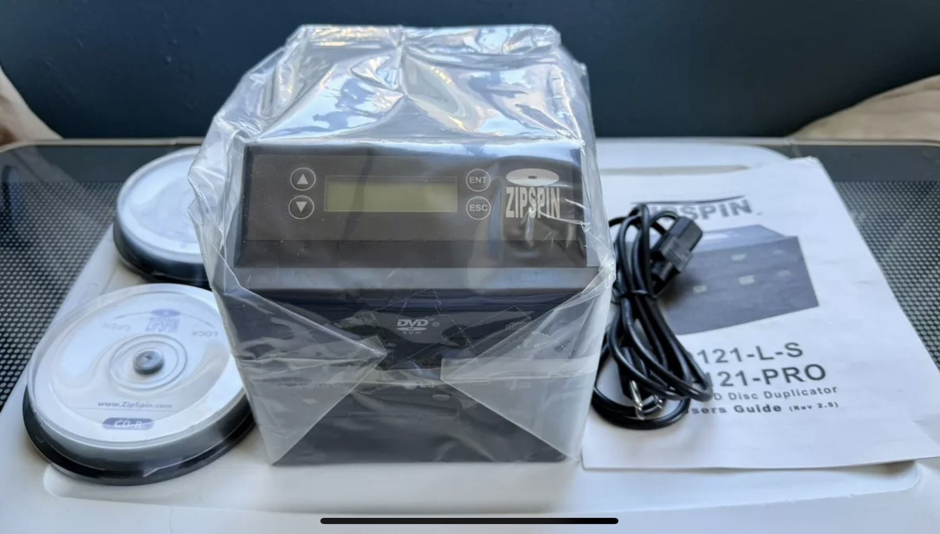 LG Zip Spin Super Multi CD DVD Burner/Duplicator 22219, DVD-121 PRO, Sealed New