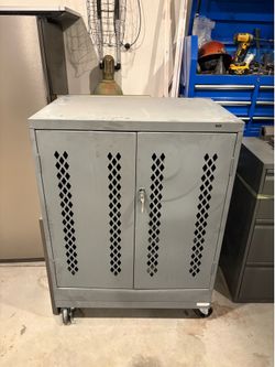 Tennsco Mobile Laptop / Chromebook Charging Cabinet Cart - Locking Steel 16-Device Storage