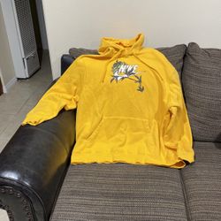 Size 2XL, yellow Nike Sweater In Really Good Condition.