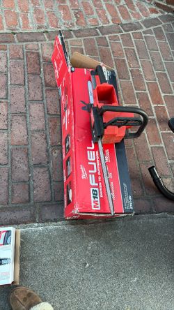 Milwaukee M18 Fuel 16” Chainsaw