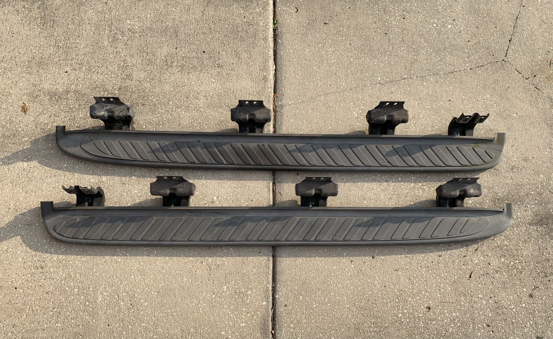 2002–2006 Chevy Trailblazer EXT OEM Running Boards w/ Mounting Bolts