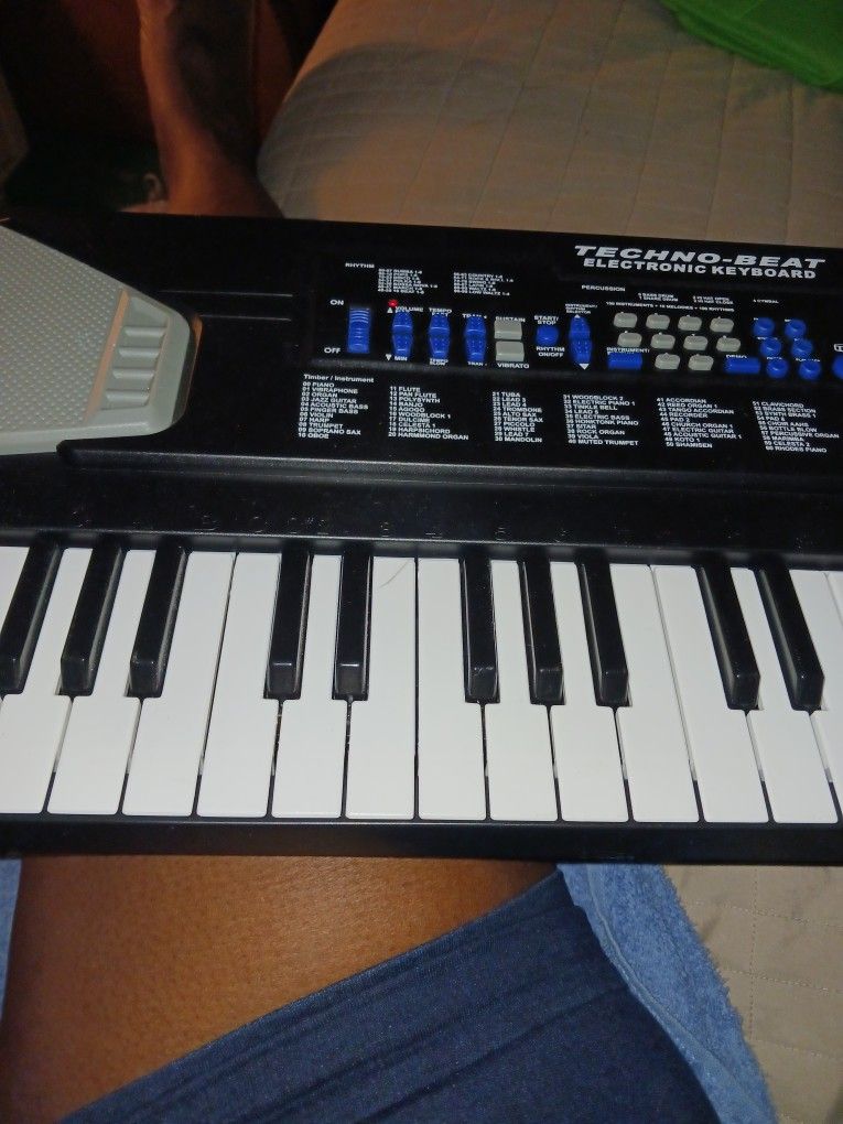 Techno Beat Electronic Keyboard User Manual