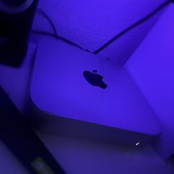 2020 Mac Mini M1 Chip 256GB - Logitech Mouse and Keyboard included