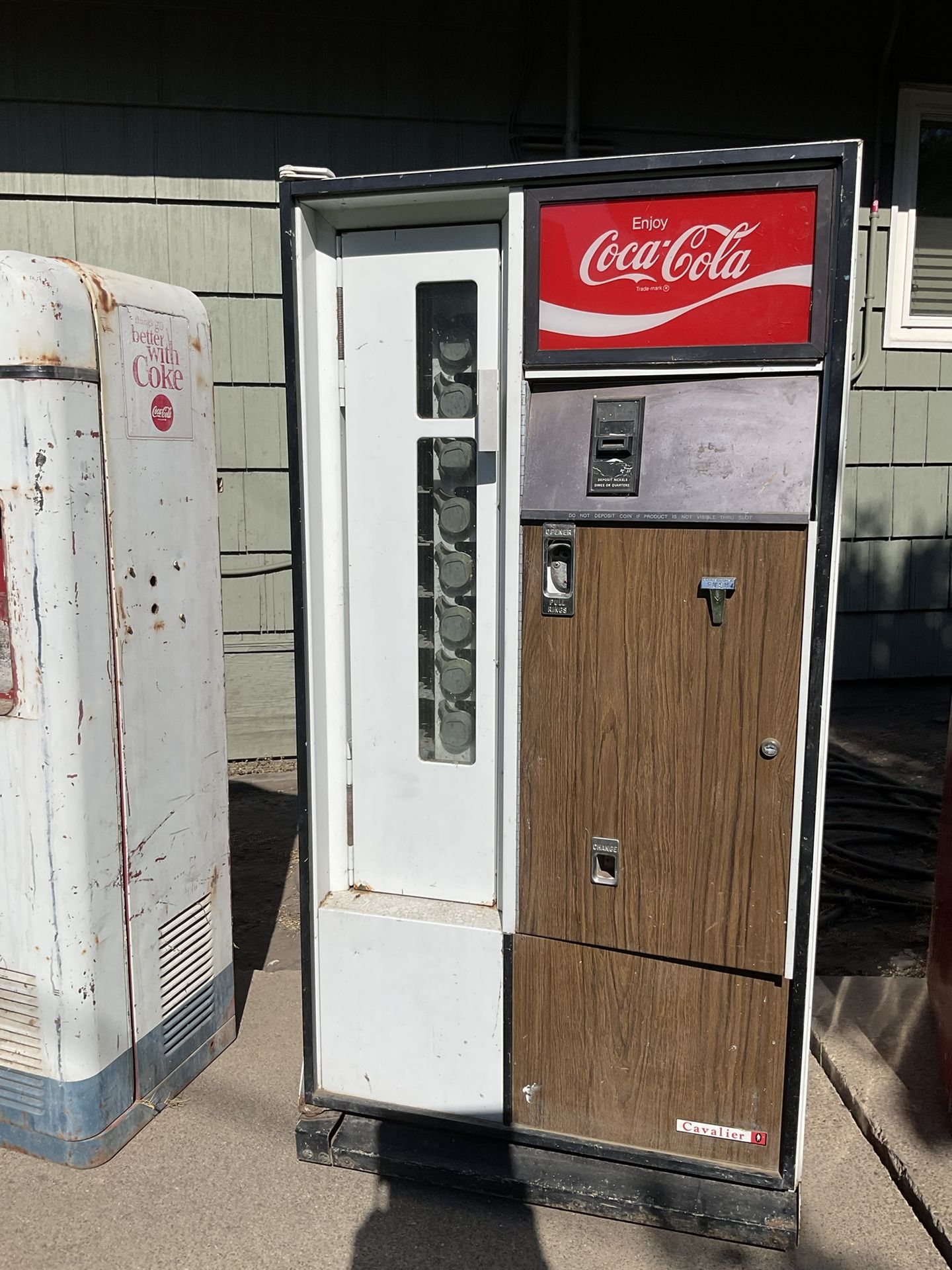 Vintage Coca-Cola machine, Untested use for parts or restore