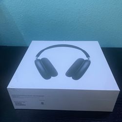 AirPods Max’s Color Midnight