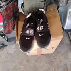 Air Nikes Size 6 Boys