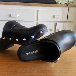 TORRID WIDE CLOG slip on spike funky spunky shoes plus size wide black 8