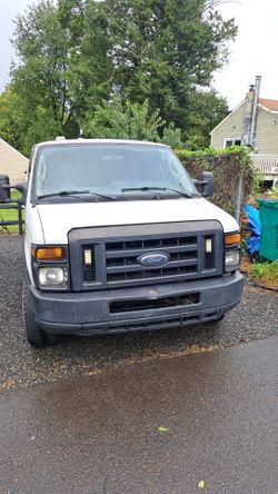 2010 ford E 250