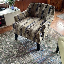 Mid Century Style Accent Chair – Comfortable & Solid