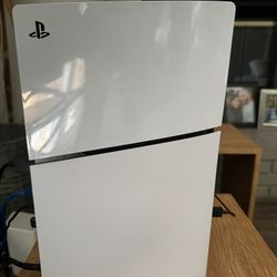 PS5 Slim bundle (Not The Digital Version)