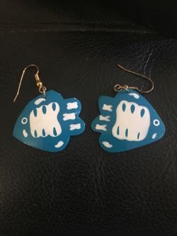 Light weight fish earrings