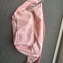 NWT Alo Yoga Explorer Belt Bag Ballet Pink  Crossbody Waist Fanny Pack Travel
