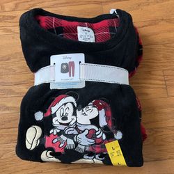 NWT Disney Mickey and Minnie women plush Pajama Set 