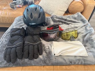 Ski/Snowboard Gear Bundle – Helmet, Bollé Goggles, Gloves & Accessories